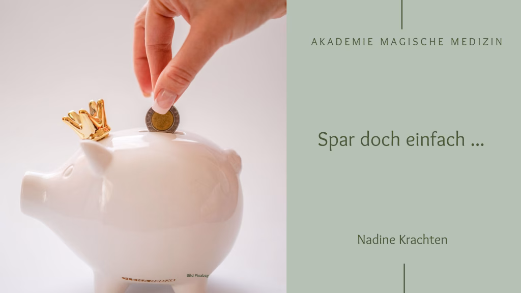 Das liebe Geld
Sparschwein aus weißem Porzellan mit einer goldenen Krone, in die eine Frauenhand einen Euro einwirft.